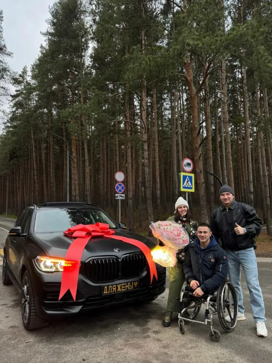 BMW X5 с бантом, вручение автомобиля