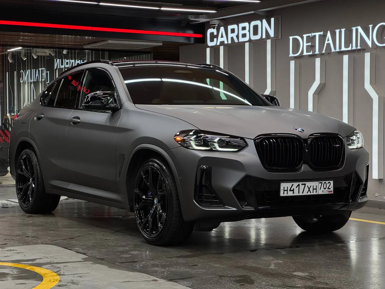 BMW X4 в матовой защитной пленке в студии Carbon в Уфе